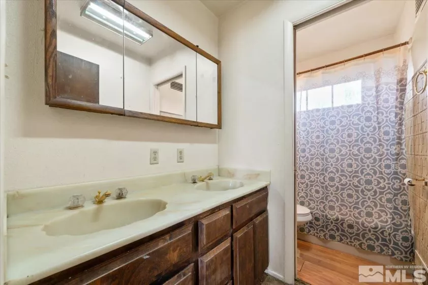 1660 Harold, Reno, Nevada 89503, 3 Bedrooms Bedrooms, ,2 BathroomsBathrooms,Residential,Residential,Harold,250005703
