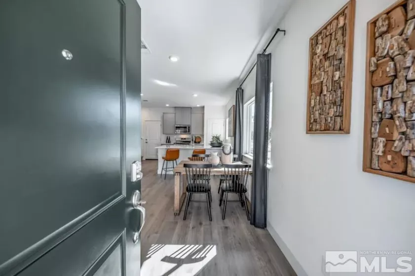 Entry/Foyer