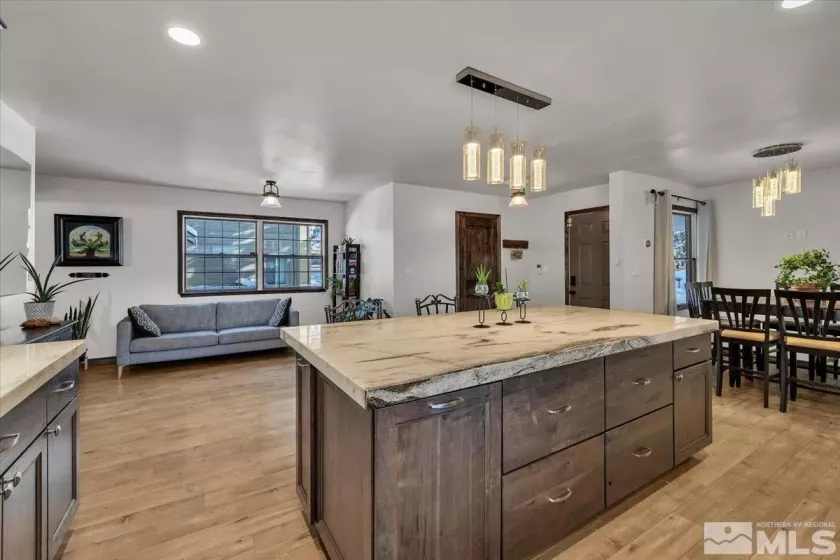 2828 Santa Claus, South Lake Tahoe, California 96150, 5 Bedrooms Bedrooms, ,3 BathroomsBathrooms,Residential,Residential,Santa Claus,250003618