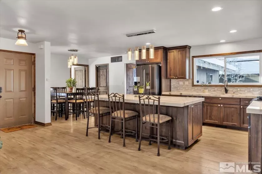2828 Santa Claus, South Lake Tahoe, California 96150, 5 Bedrooms Bedrooms, ,3 BathroomsBathrooms,Residential,Residential,Santa Claus,250003618