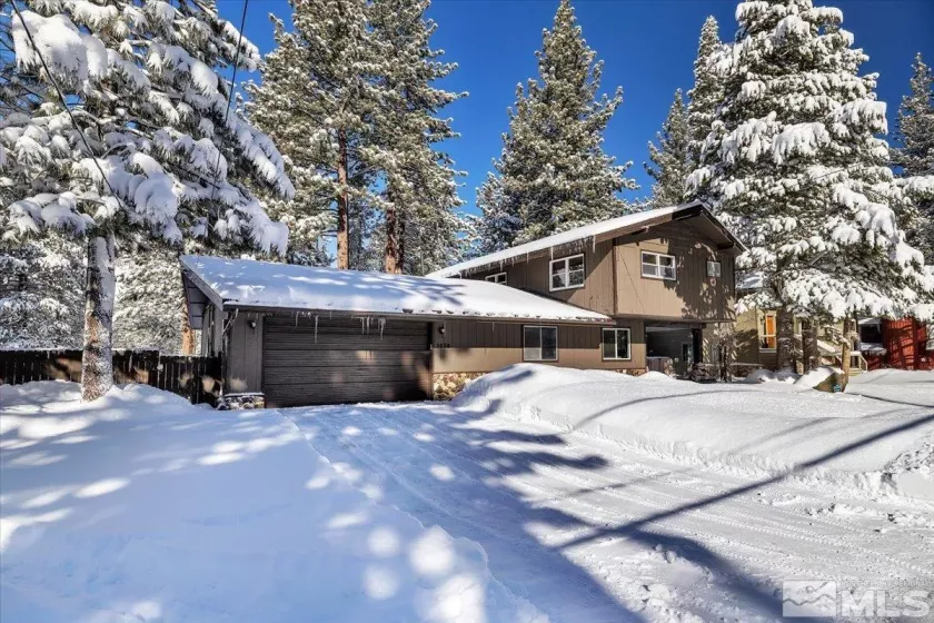 2828 Santa Claus, South Lake Tahoe, California 96150, 5 Bedrooms Bedrooms, ,3 BathroomsBathrooms,Residential,Residential,Santa Claus,250003618