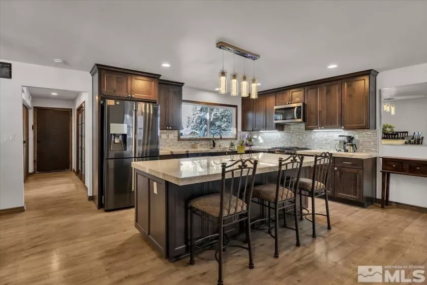 2828 Santa Claus, South Lake Tahoe, California 96150, 5 Bedrooms Bedrooms, ,3 BathroomsBathrooms,Residential,Residential,Santa Claus,250003618