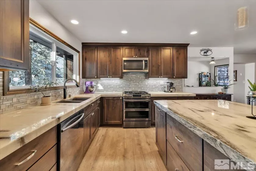 2828 Santa Claus, South Lake Tahoe, California 96150, 5 Bedrooms Bedrooms, ,3 BathroomsBathrooms,Residential,Residential,Santa Claus,250003618
