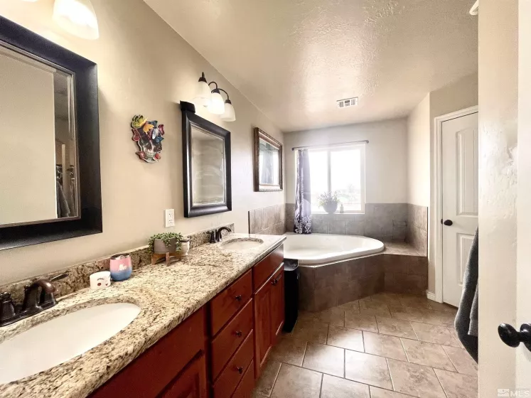 332 Lawndale, Spring Creek, Nevada 89815, 5 Bedrooms Bedrooms, ,3 BathroomsBathrooms,Residential,Residential,Lawndale,240007159