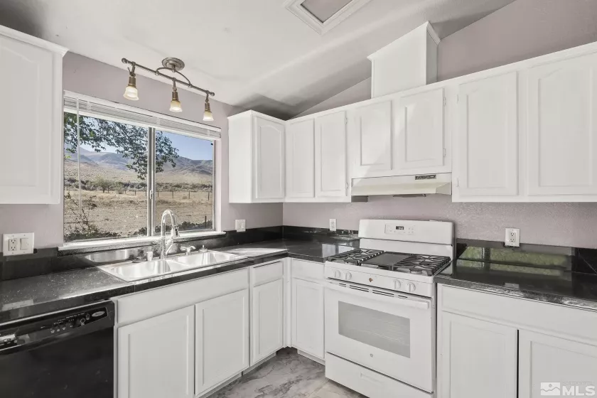 1661 Canal, Sparks, Nevada 89434, 3 Bedrooms Bedrooms, ,2 BathroomsBathrooms,Residential,Residential,Canal,240014063