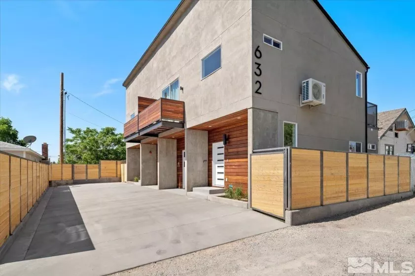 632 Wells, Reno, Nevada 89502, ,Residential Income,Residential,Wells,250005379