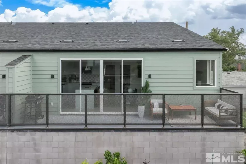 632 Wells, Reno, Nevada 89502, ,Residential Income,Residential,Wells,250005379