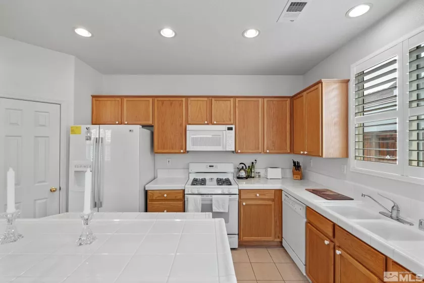 1676 Iron Mountain, Reno, Nevada 89521, 2 Bedrooms Bedrooms, ,2 BathroomsBathrooms,Residential,Residential,Iron Mountain,240010878