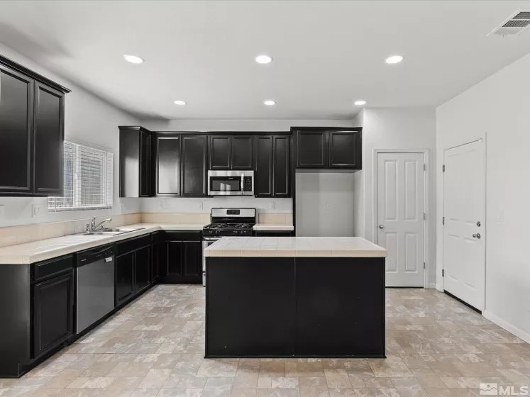 14350 Loyola, Reno, Nevada 89506, 4 Bedrooms Bedrooms, ,3 BathroomsBathrooms,Residential,Residential,Loyola,250004967