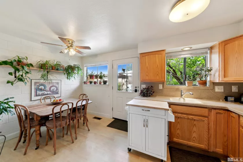 125 Lake, Carson City, Nevada 89703, 2 Bedrooms Bedrooms, ,2 BathroomsBathrooms,Residential,Residential,Lake,250005408