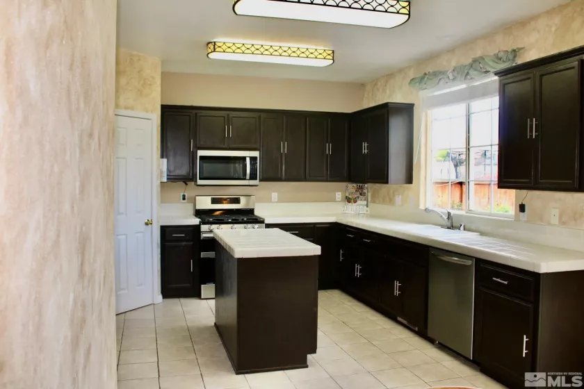 2594 San Remo, Sparks, Nevada 89434, 4 Bedrooms Bedrooms, ,3 BathroomsBathrooms,Residential,Residential,San Remo,250004924