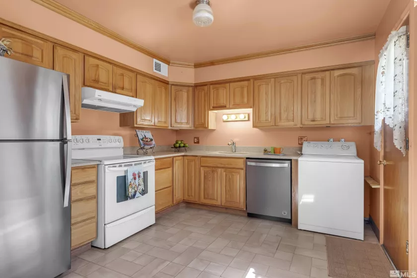 1325 Dodson, Sparks, Nevada 89431, 3 Bedrooms Bedrooms, ,1 BathroomBathrooms,Residential,Residential,Dodson,250004606