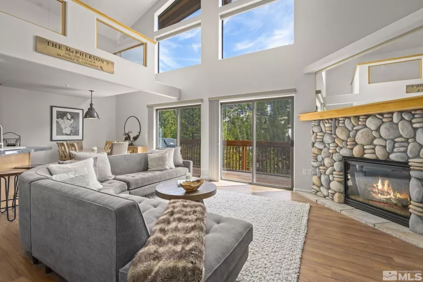 400 Fairview, Incline Village, Nevada 89451, 2 Bedrooms Bedrooms, ,3 BathroomsBathrooms,Residential,Residential,Fairview,250004862