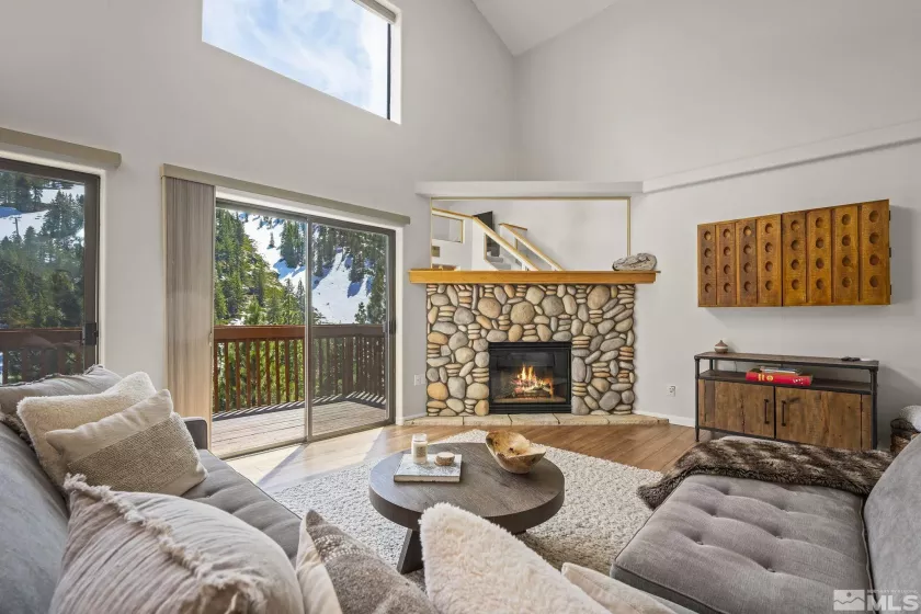 400 Fairview, Incline Village, Nevada 89451, 2 Bedrooms Bedrooms, ,3 BathroomsBathrooms,Residential,Residential,Fairview,250004862