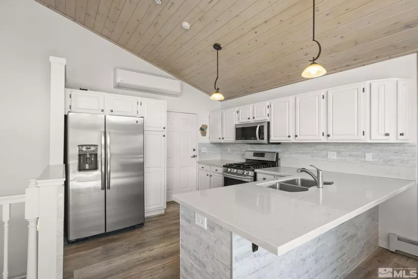 400 Fairview, Incline Village, Nevada 89451, 4 Bedrooms Bedrooms, ,5 BathroomsBathrooms,Residential,Residential,Fairview,250004749