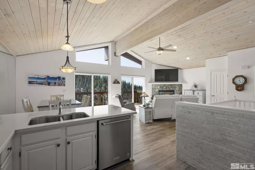 400 Fairview, Incline Village, Nevada 89451, 4 Bedrooms Bedrooms, ,5 BathroomsBathrooms,Residential,Residential,Fairview,250004749