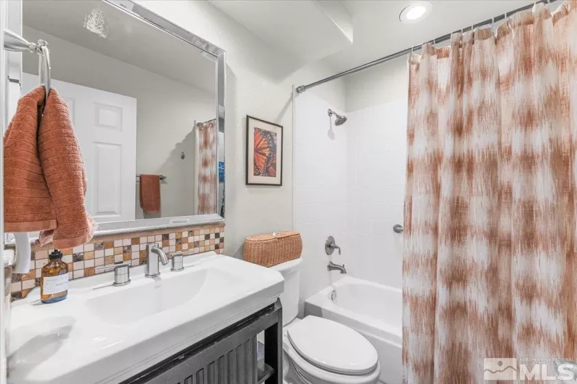 5024 Albuquerque, Reno, Nevada 89511, 4 Bedrooms Bedrooms, ,3 BathroomsBathrooms,Residential,Residential,Albuquerque,250005268