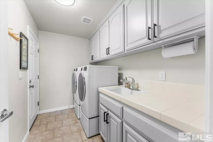 5024 Albuquerque, Reno, Nevada 89511, 4 Bedrooms Bedrooms, ,3 BathroomsBathrooms,Residential,Residential,Albuquerque,250005268