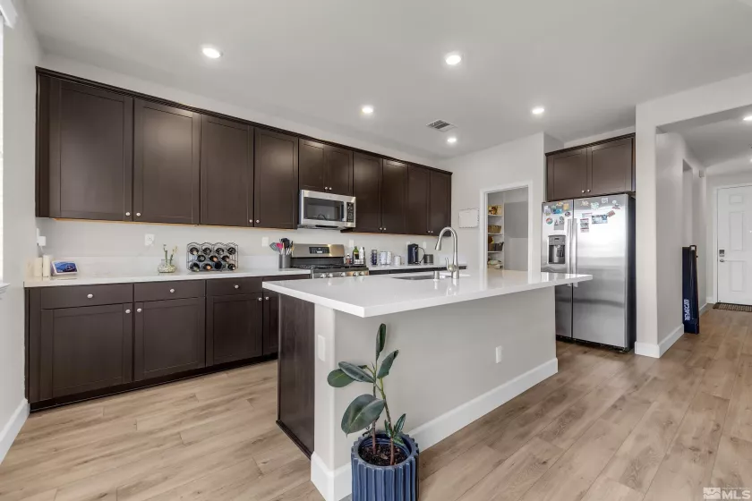 2078 Neuer, Sparks, Nevada 89436, 3 Bedrooms Bedrooms, ,3 BathroomsBathrooms,Residential,Residential,Neuer,250003074