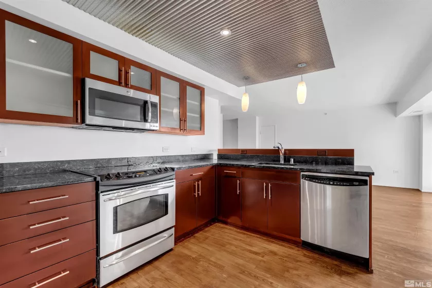 255 Sierra, Reno, Nevada 89501, 1 Bedroom Bedrooms, ,2 BathroomsBathrooms,Residential,Residential,Sierra,250003859