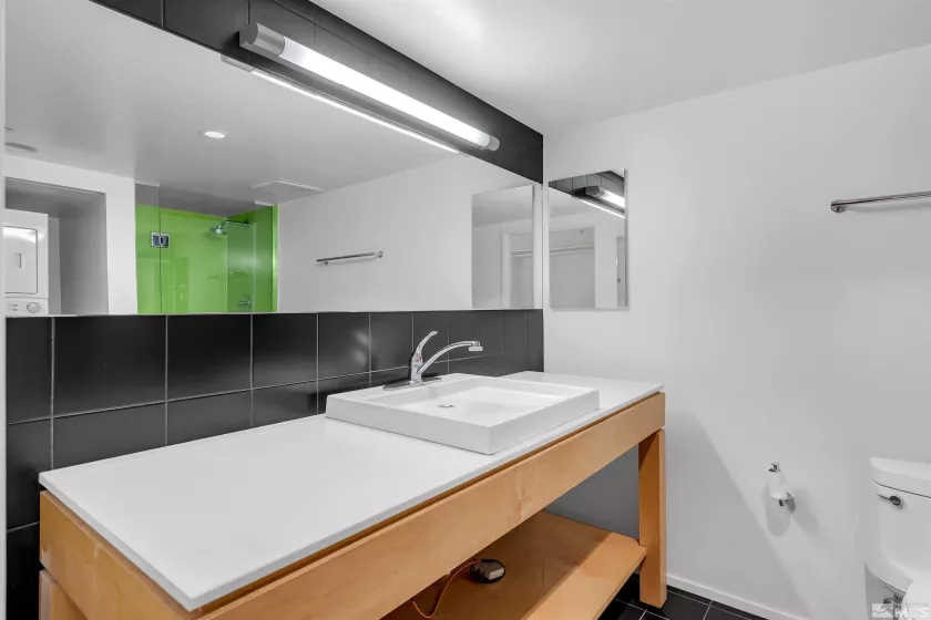 255 Sierra, Reno, Nevada 89501, 1 Bedroom Bedrooms, ,2 BathroomsBathrooms,Residential,Residential,Sierra,250003859