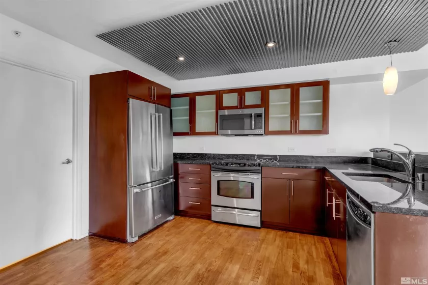 255 Sierra, Reno, Nevada 89501, 1 Bedroom Bedrooms, ,2 BathroomsBathrooms,Residential,Residential,Sierra,250003859