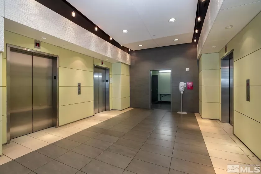 255 Sierra, Reno, Nevada 89501, 1 Bedroom Bedrooms, ,2 BathroomsBathrooms,Residential,Residential,Sierra,250003859