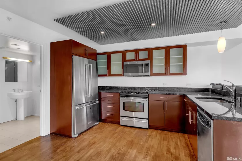 255 Sierra, Reno, Nevada 89501, 1 Bedroom Bedrooms, ,2 BathroomsBathrooms,Residential,Residential,Sierra,250003859