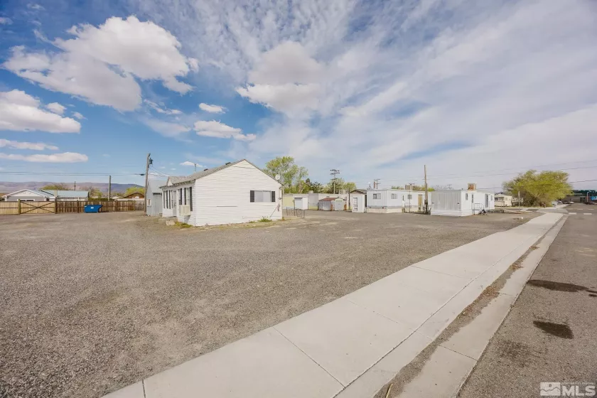 64 7th, Battle Mountain, Nevada 89820, ,Commercial Sale,Residential,7th,240011164