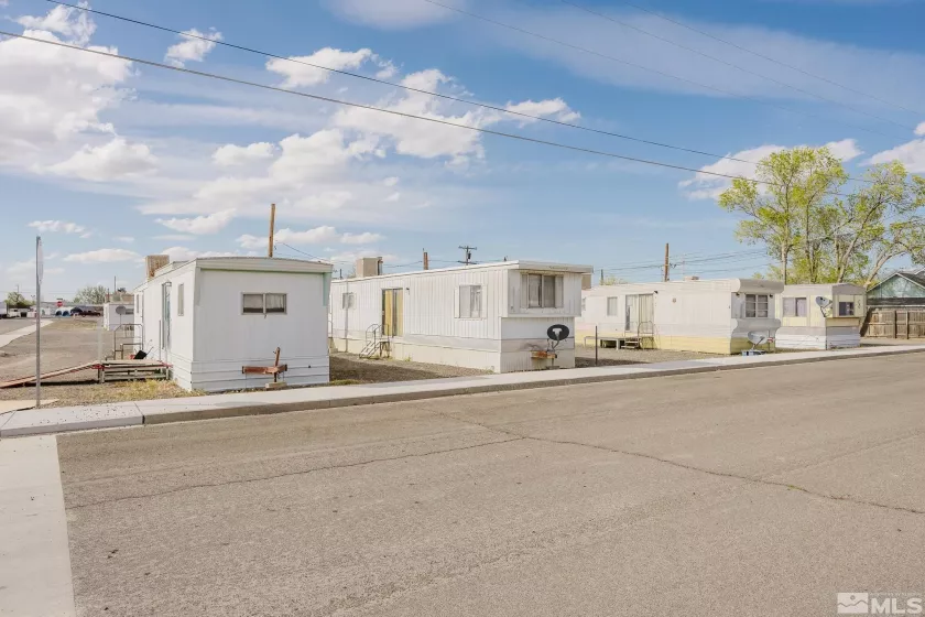 64 7th, Battle Mountain, Nevada 89820, ,Commercial Sale,Residential,7th,240011164