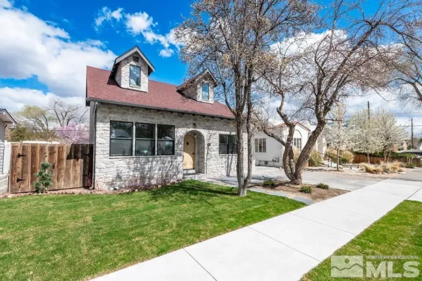 615 John Fremont, Reno, Nevada 89509, 3 Bedrooms Bedrooms, ,4 BathroomsBathrooms,Residential,Residential,John Fremont,250004322
