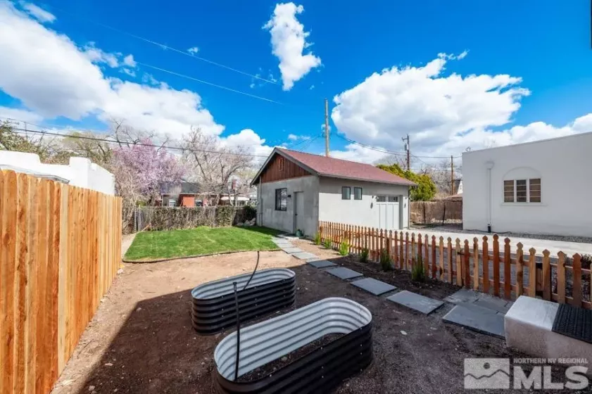 615 John Fremont, Reno, Nevada 89509, 3 Bedrooms Bedrooms, ,4 BathroomsBathrooms,Residential,Residential,John Fremont,250004322