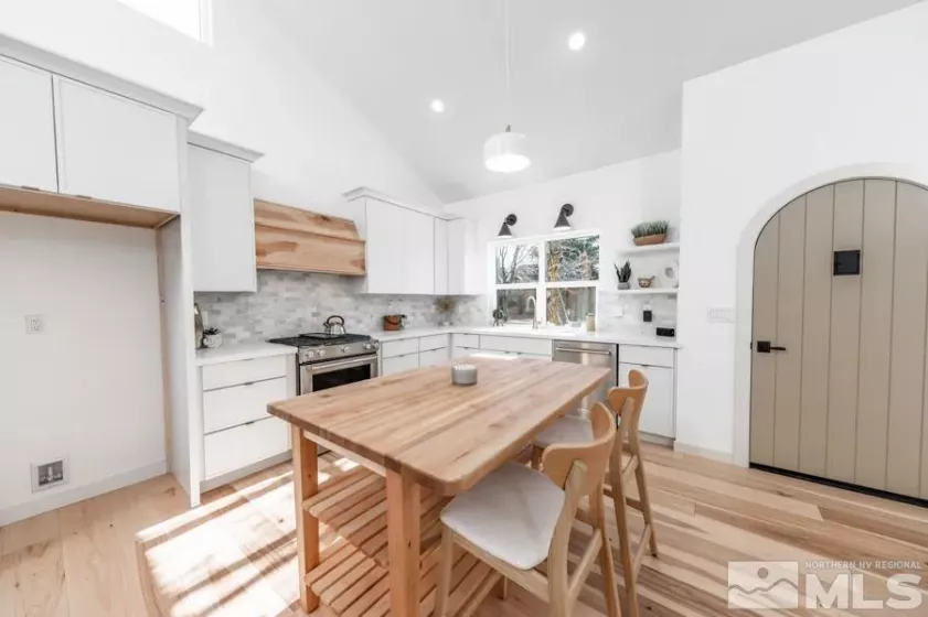 615 John Fremont, Reno, Nevada 89509, 3 Bedrooms Bedrooms, ,4 BathroomsBathrooms,Residential,Residential,John Fremont,250004322