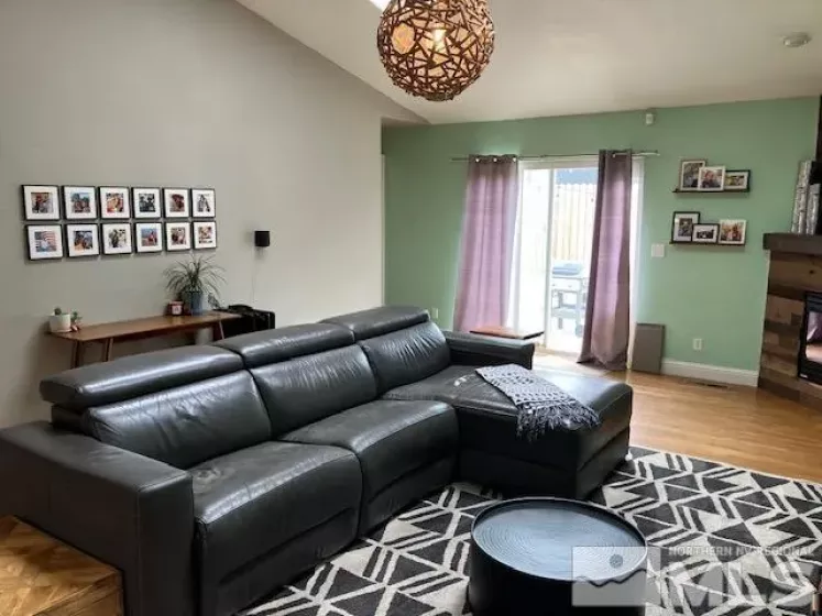 100 Wintercrest, Verdi, Nevada 89439, 4 Bedrooms Bedrooms, ,2 BathroomsBathrooms,Residential,Residential,Wintercrest,250003623