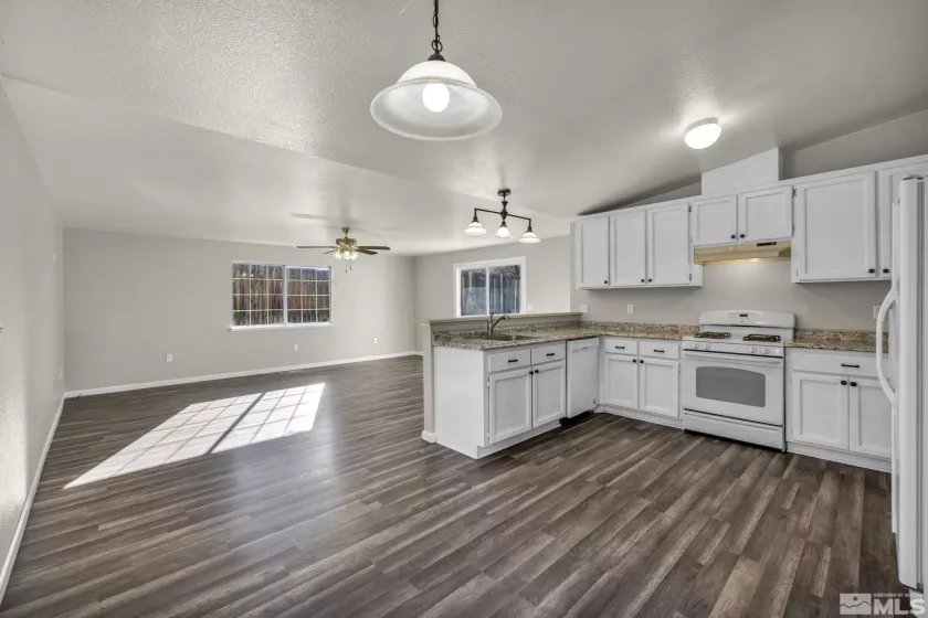 1381 Spooner, Carson City, Nevada 89706, 3 Bedrooms Bedrooms, ,2 BathroomsBathrooms,Residential,Residential,Spooner,240014954