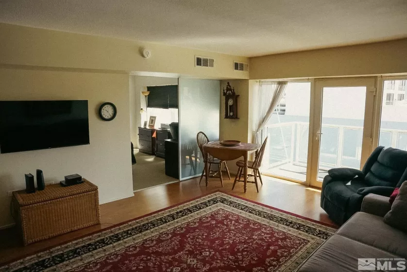255 Sierra, Reno, Nevada 89501, 1 Bedroom Bedrooms, ,1 BathroomBathrooms,Residential,Residential,Sierra,250005384