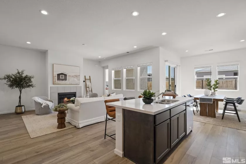 7337 Oakmont, Sparks, Nevada 89436, 2 Bedrooms Bedrooms, ,2 BathroomsBathrooms,Residential,Residential,Oakmont,240014945
