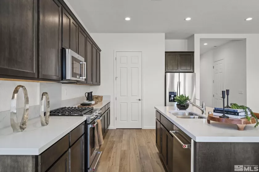 7337 Oakmont, Sparks, Nevada 89436, 2 Bedrooms Bedrooms, ,2 BathroomsBathrooms,Residential,Residential,Oakmont,240014945