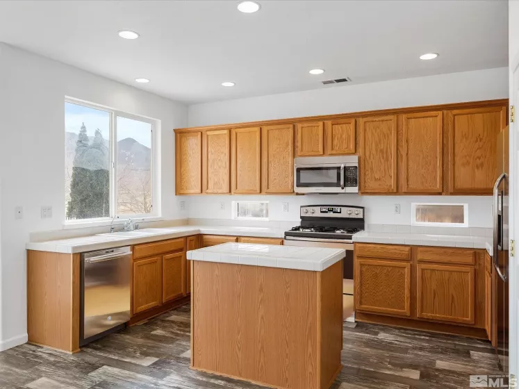 915 Lakeview, Dayton, Nevada 89403, 4 Bedrooms Bedrooms, ,3 BathroomsBathrooms,Residential,Residential,Lakeview,250001370