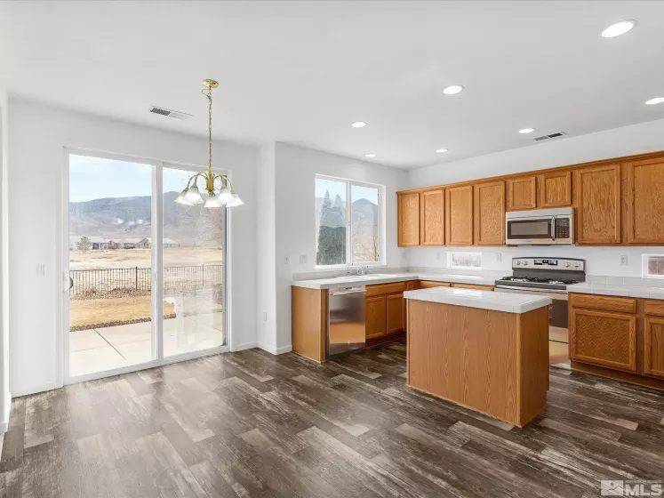 915 Lakeview, Dayton, Nevada 89403, 4 Bedrooms Bedrooms, ,3 BathroomsBathrooms,Residential,Residential,Lakeview,250001370