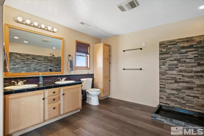 21470 Graves, Reno, Nevada 89521, 3 Bedrooms Bedrooms, ,3 BathroomsBathrooms,Residential,Residential,Graves,240012000