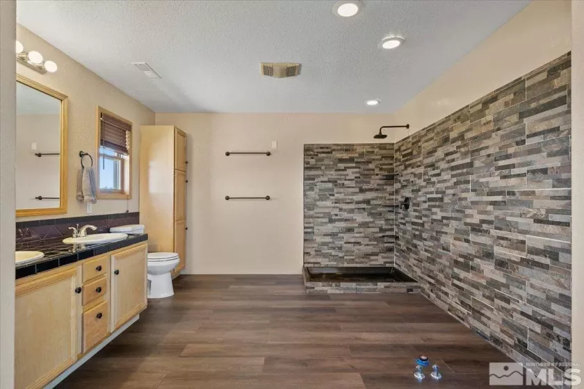 21470 Graves, Reno, Nevada 89521, 3 Bedrooms Bedrooms, ,3 BathroomsBathrooms,Residential,Residential,Graves,240012000
