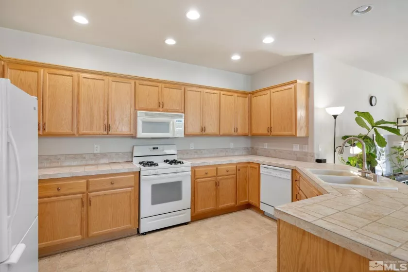 2173 Tivoli, Sparks, Nevada 89434, 3 Bedrooms Bedrooms, ,2 BathroomsBathrooms,Residential,Residential,Tivoli,250004934