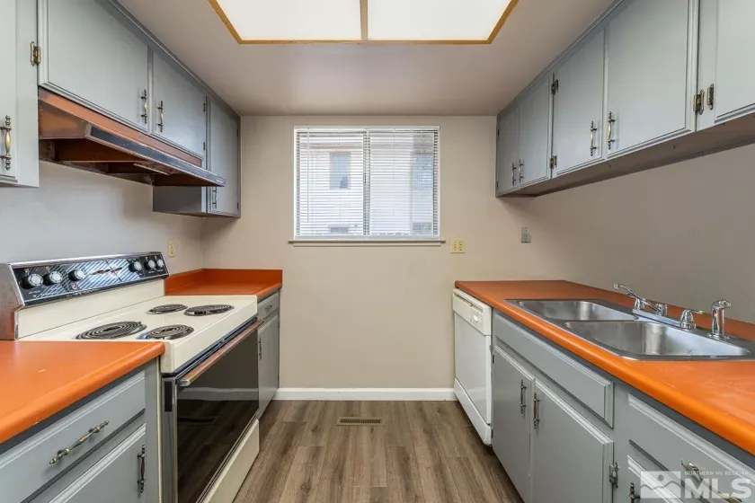 2165 Capurro, Sparks, Nevada 89431, 3 Bedrooms Bedrooms, ,2 BathroomsBathrooms,Residential,Residential,Capurro,250005216