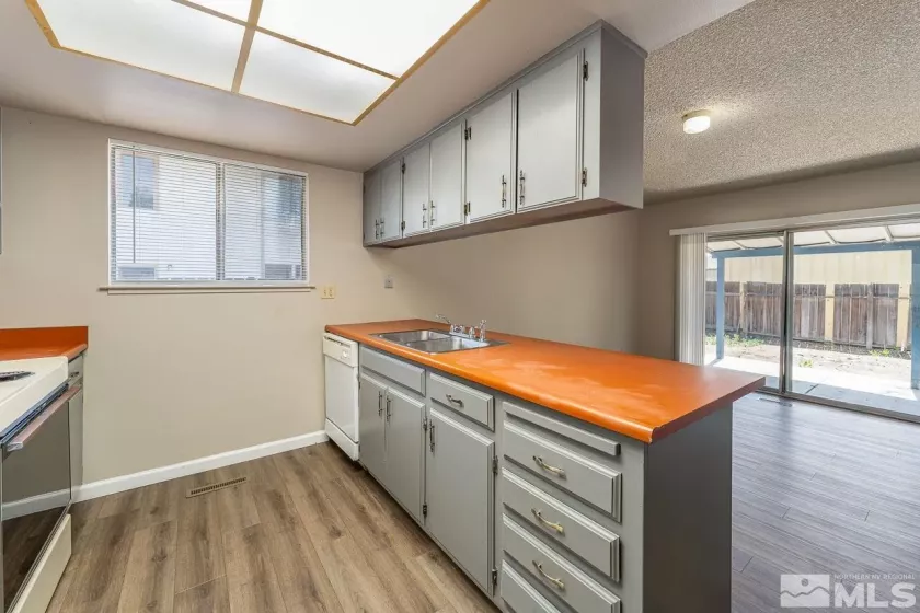 2165 Capurro, Sparks, Nevada 89431, 3 Bedrooms Bedrooms, ,2 BathroomsBathrooms,Residential,Residential,Capurro,250005216