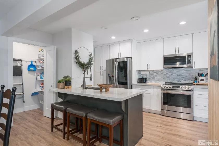 460 Shady Lane, Reno, Nevada 89509, 2 Bedrooms Bedrooms, ,3 BathroomsBathrooms,Residential,Residential,Shady Lane,250001698