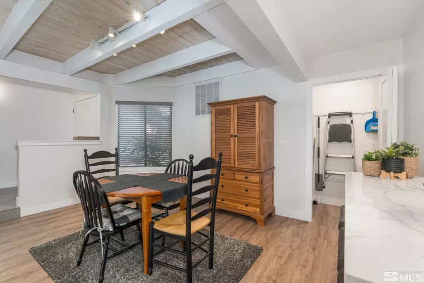 460 Shady Lane, Reno, Nevada 89509, 2 Bedrooms Bedrooms, ,3 BathroomsBathrooms,Residential,Residential,Shady Lane,250001698
