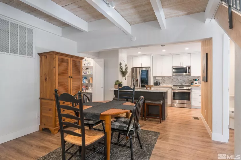 460 Shady Lane, Reno, Nevada 89509, 2 Bedrooms Bedrooms, ,3 BathroomsBathrooms,Residential,Residential,Shady Lane,250001698