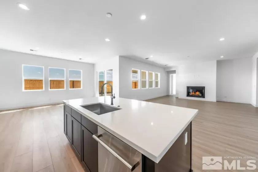 1551 Evangeline, Sparks, Nevada 89436, 4 Bedrooms Bedrooms, ,4 BathroomsBathrooms,Residential,Residential,Evangeline,250002748