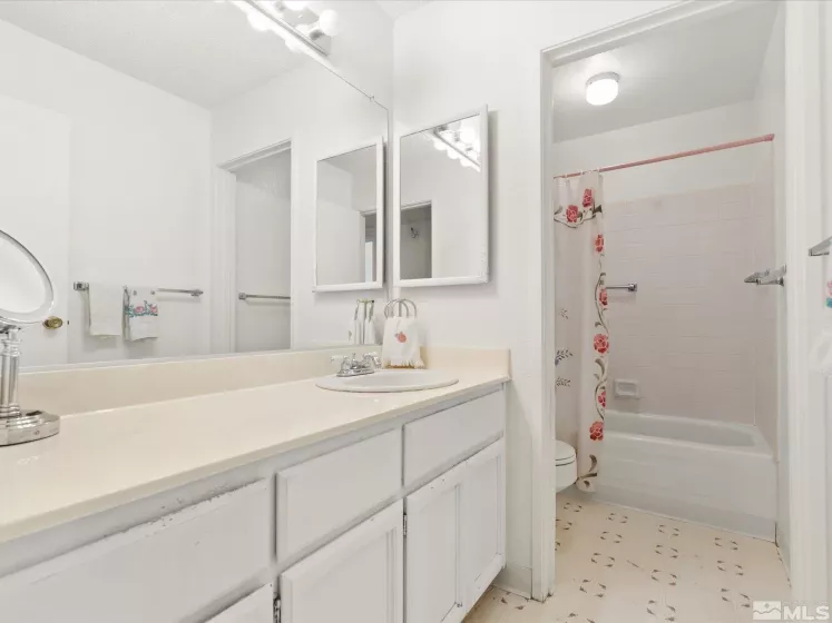 2845 Idlewild, Reno, Nevada 89509, 2 Bedrooms Bedrooms, ,1 BathroomBathrooms,Residential,Residential,Idlewild,250004111